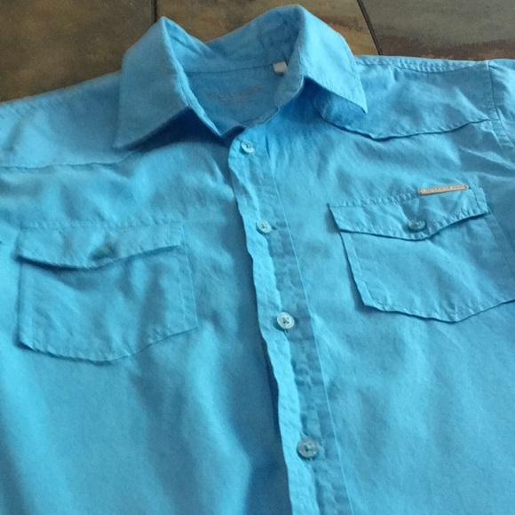 Guess Jeans blue button down short sleeve shirt. Size Medium - Picture 6 of 7
